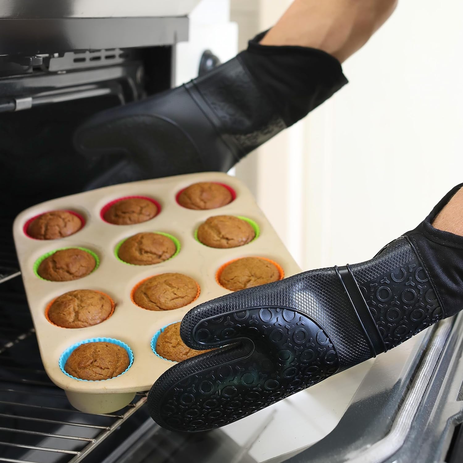 Bpa-Free Silicone Oven Mitts Ultra Heat Resistant up to 500°F - Oven Mitts with Thick Cotton Liner - Long Slip Resistant Pot Holders, Flexible Oven Gloves - Black 14.7